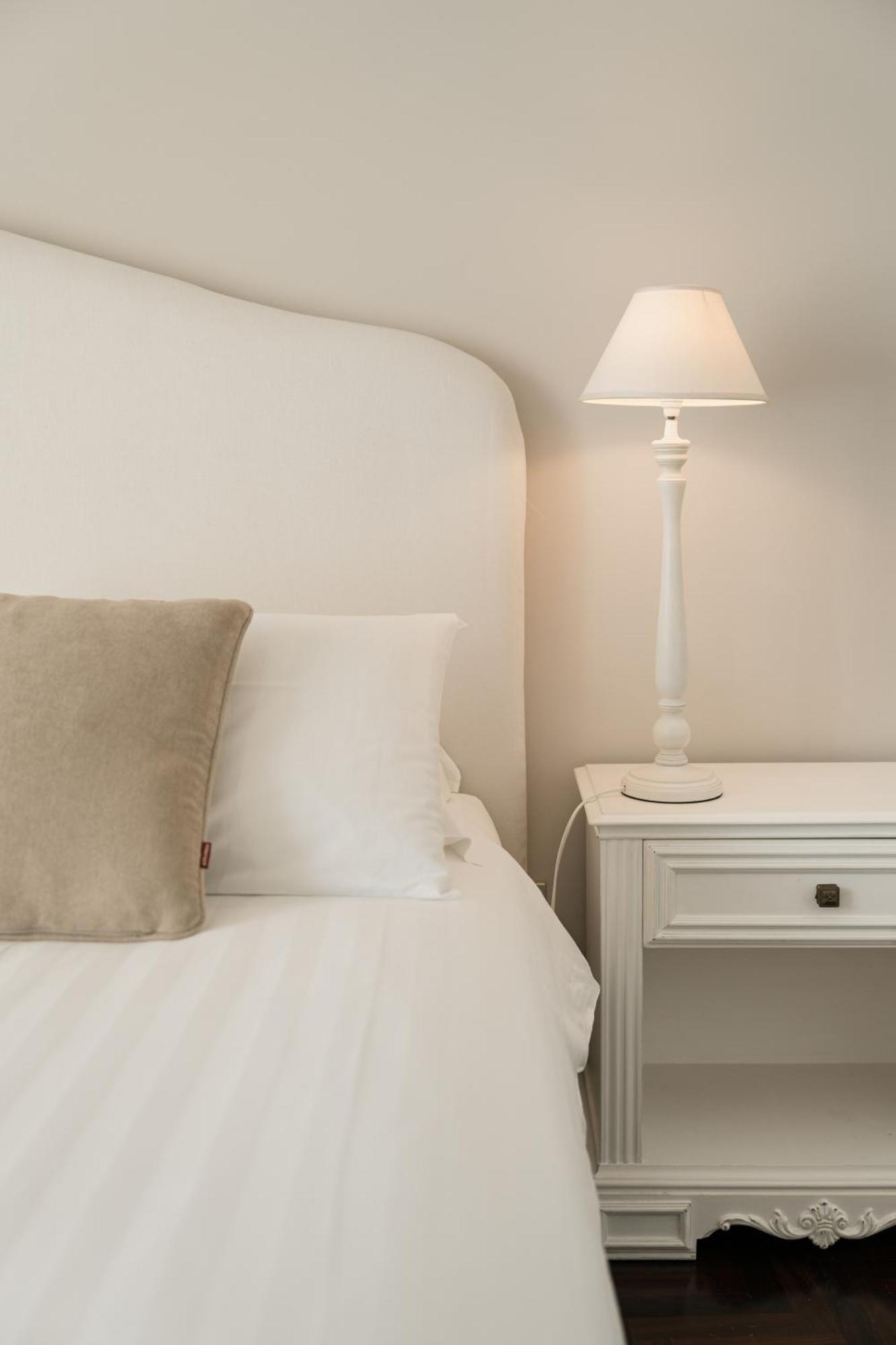Double or Twin Room Lake View