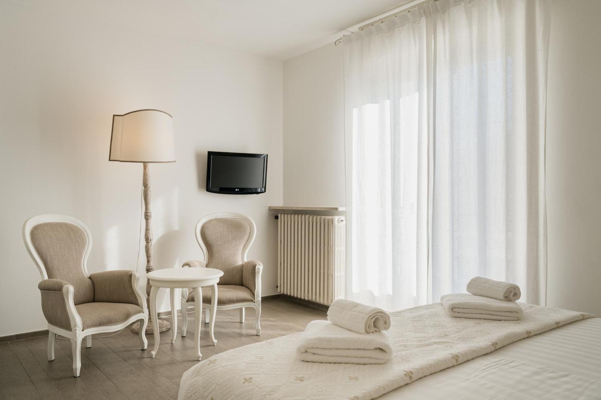 Doppel-/Zweibettzimmer mit Seeblick