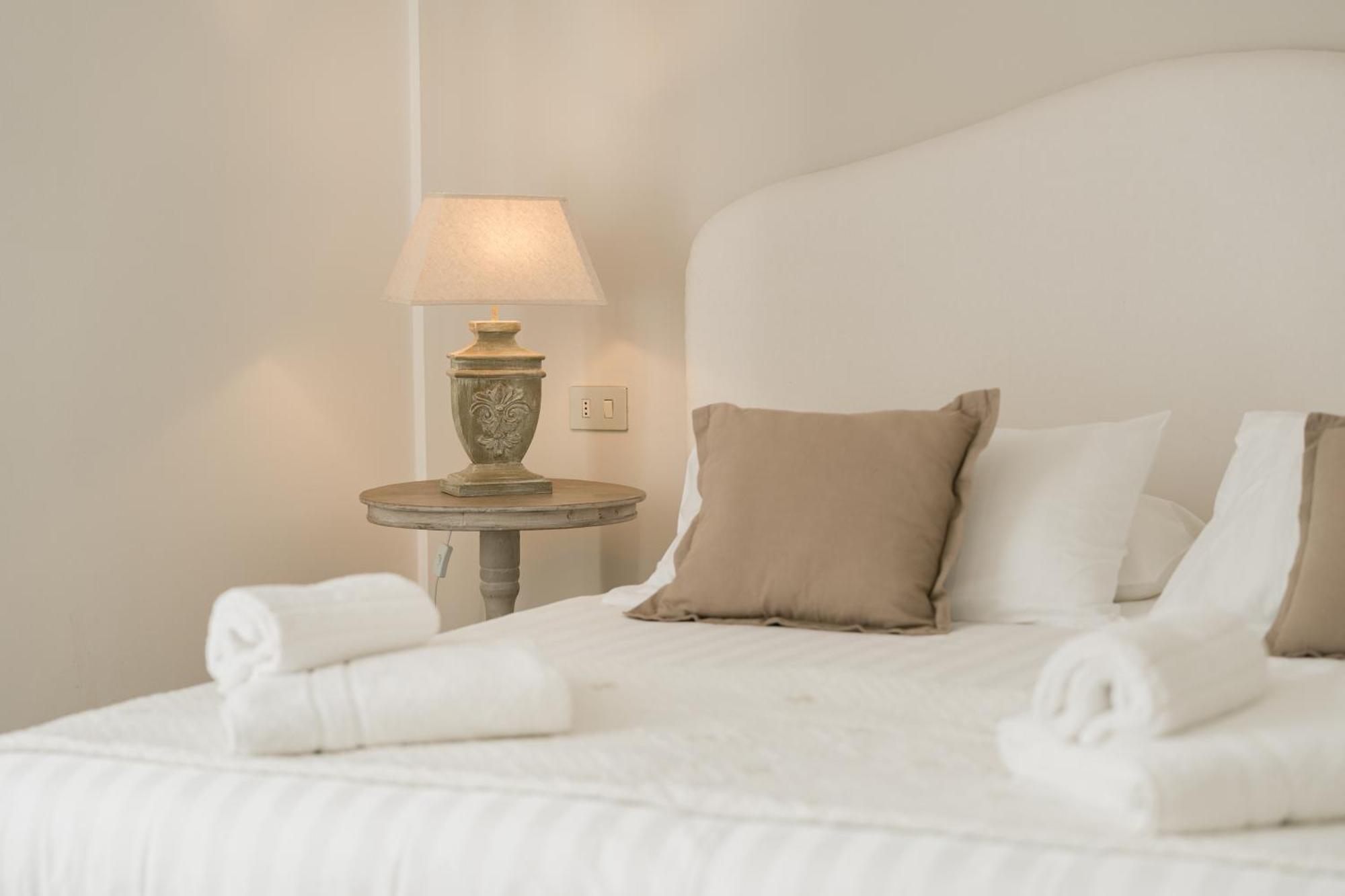 Double or Twin Room Lake View
