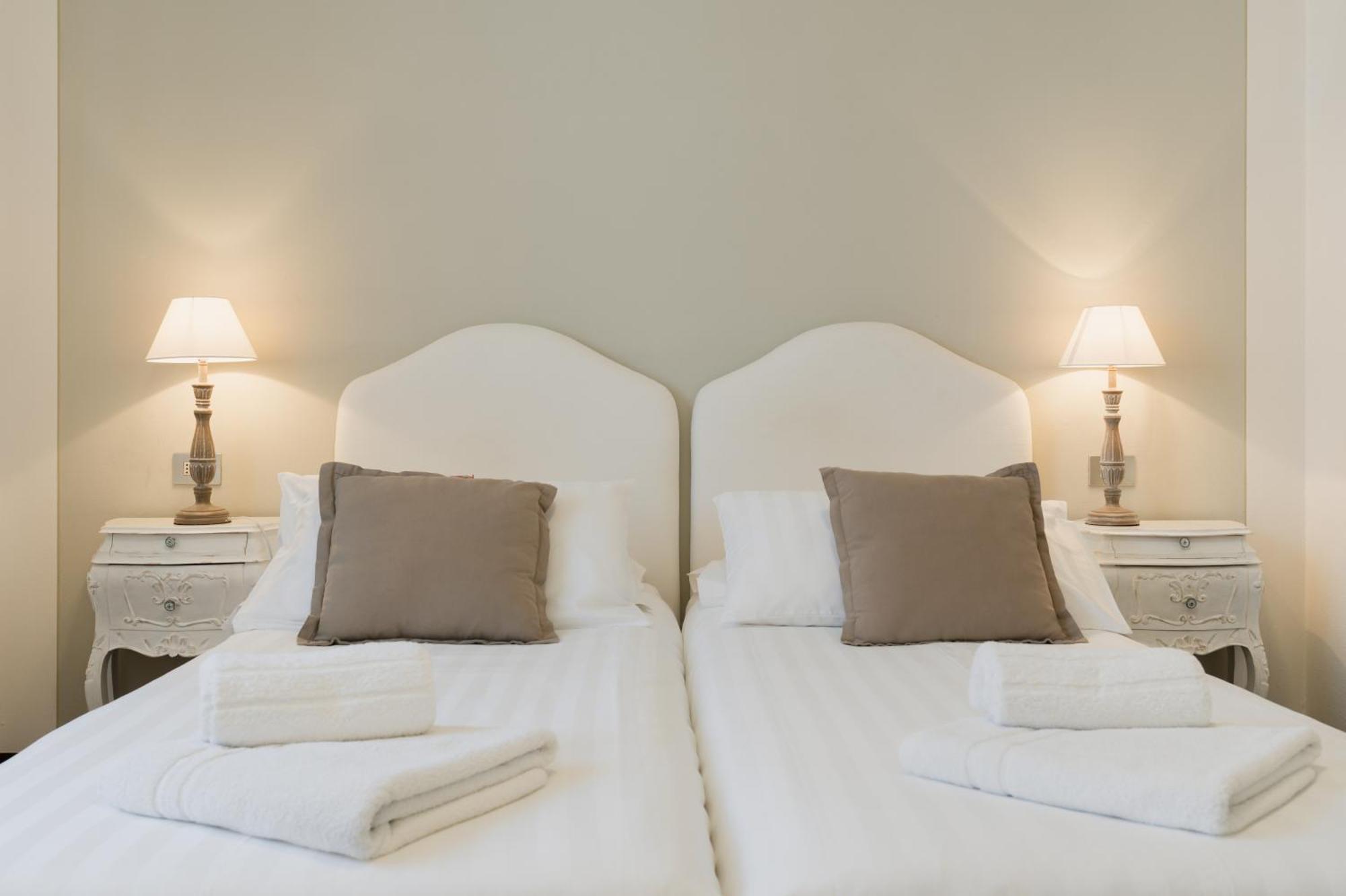 Double or Twin Room Lake View