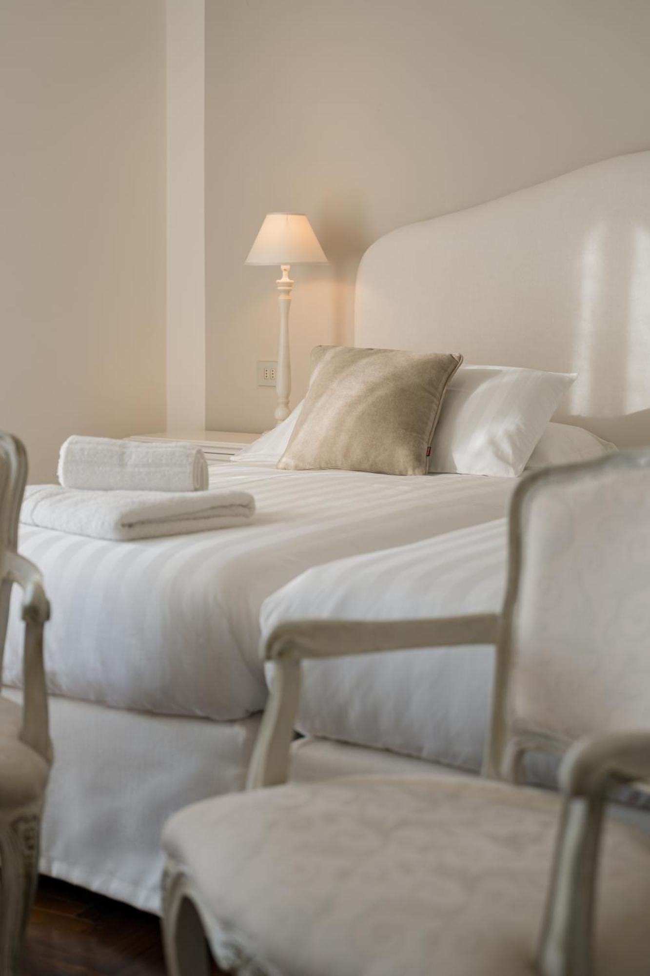 Double or Twin Room Lake View